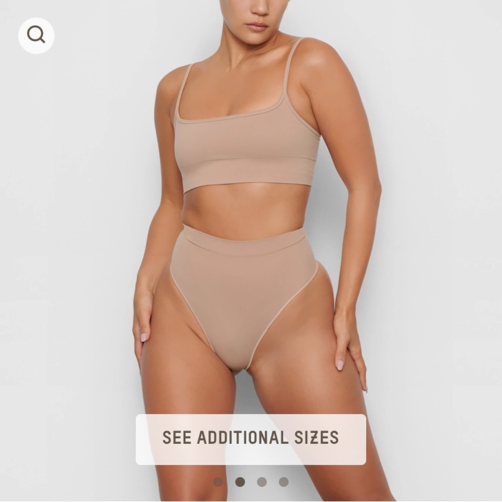 New with tags unopened box SKIMS sculpting mid waist thong CLAY XXS/XS